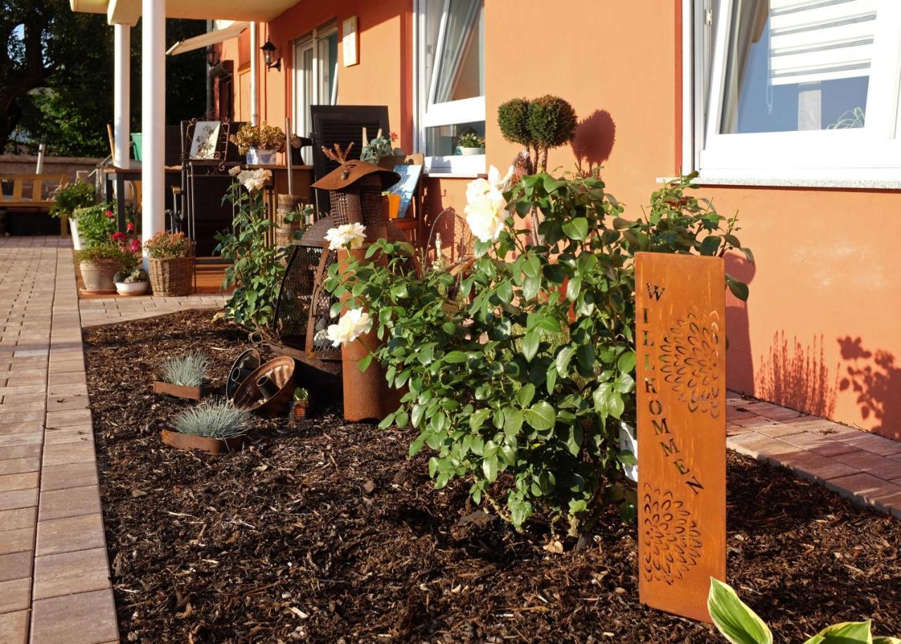 Ferienwohnung Im Paradies Momlingen Exterior foto